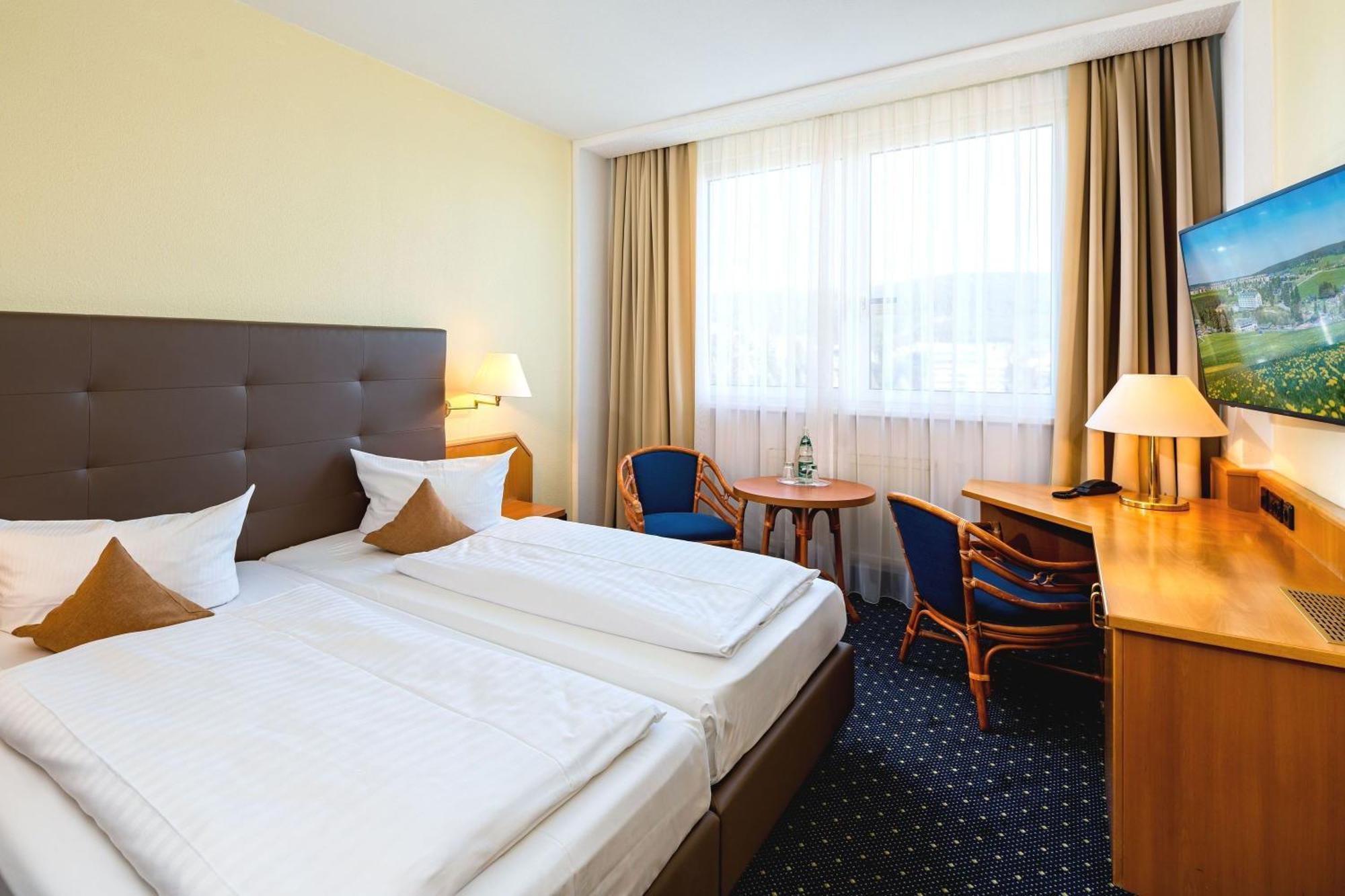Western Ahorn – Adults Only 4*
