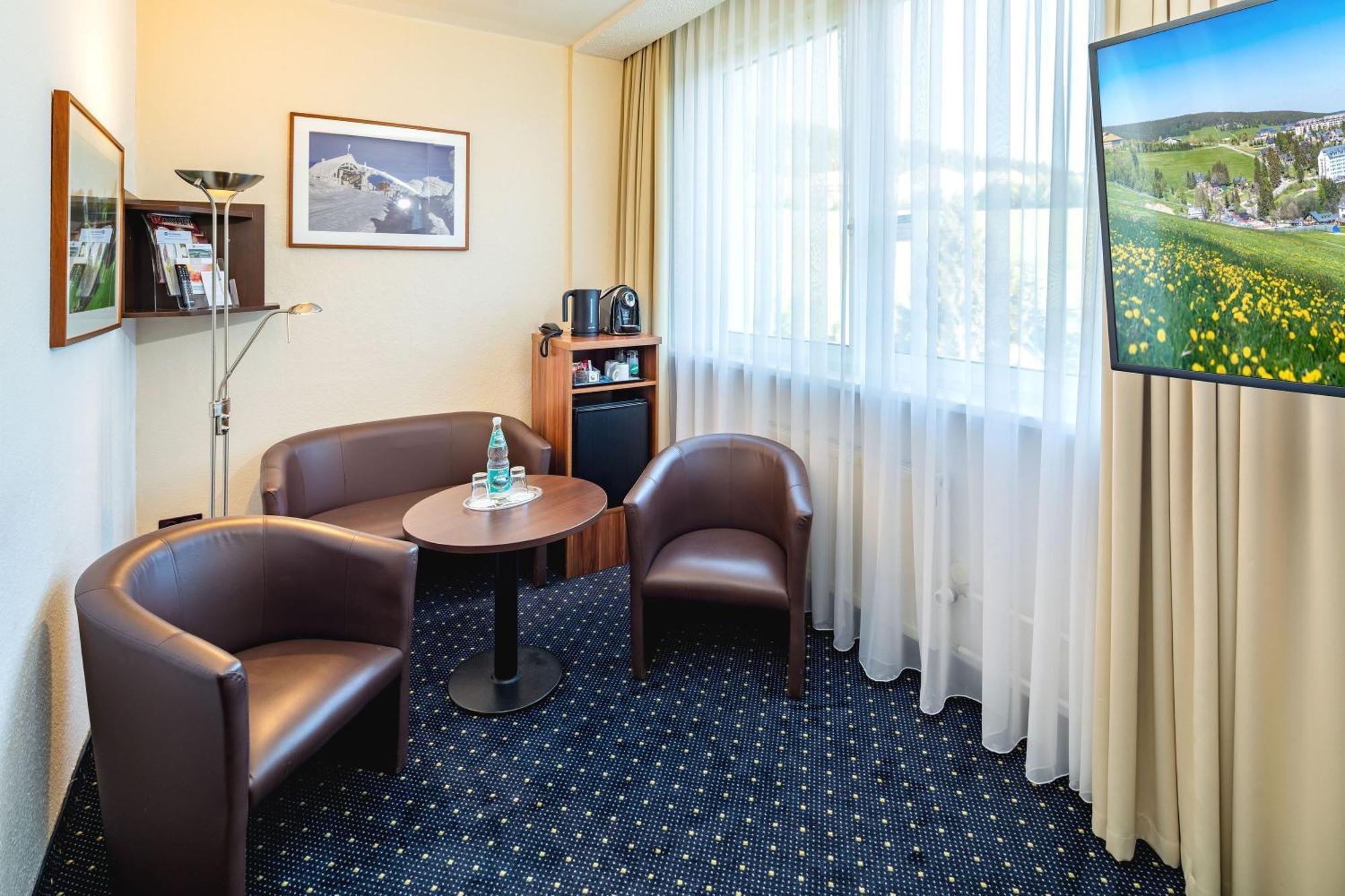 Western Ahorn – Adults Only 4*