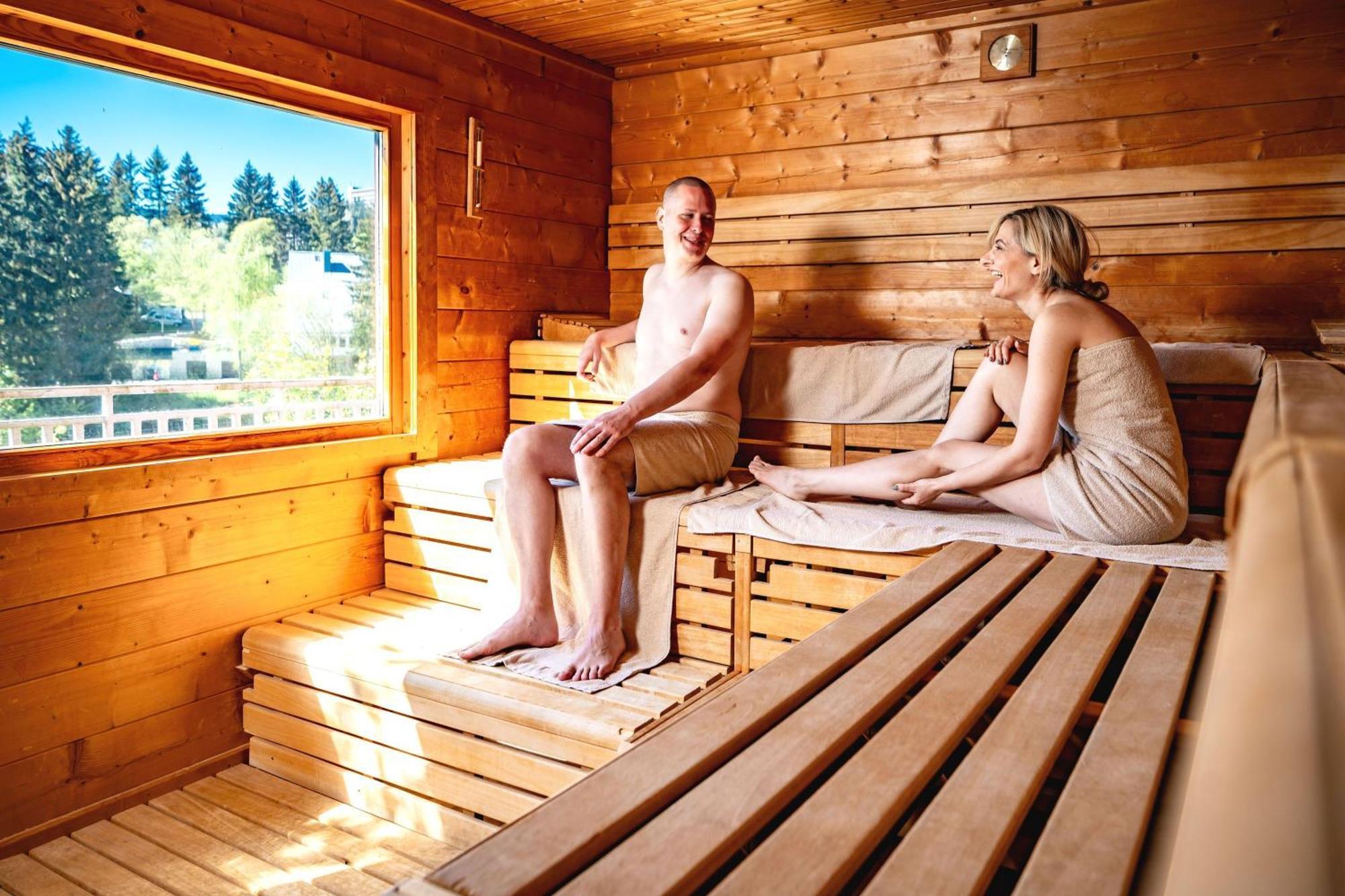 Western Ahorn – Adults Only