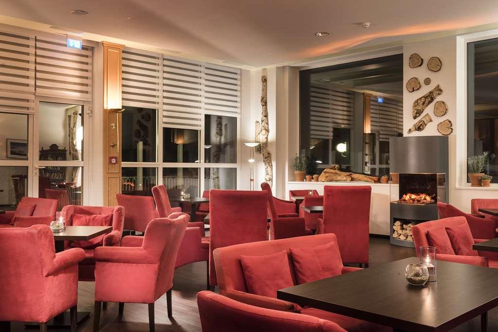 Western Ahorn – Adults Only