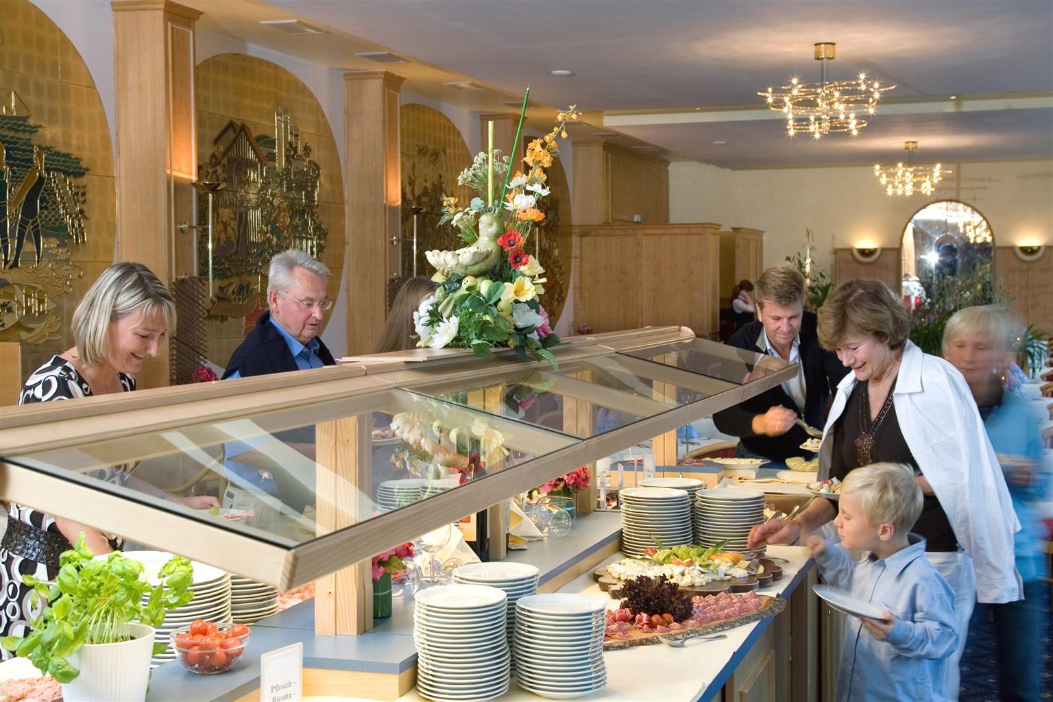 Western Ahorn – Adults Only 4*
